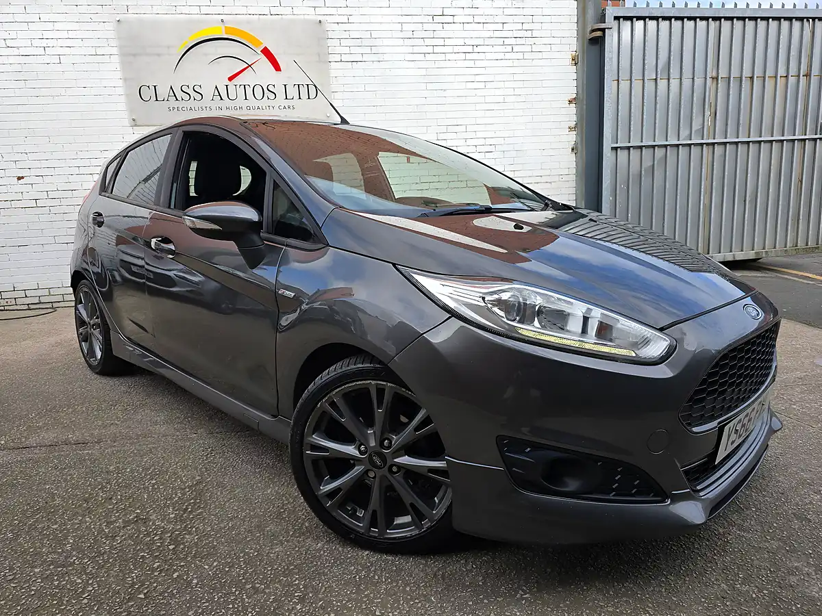 Used 2016 Ford Fiesta ST-Line Grey - Front View
