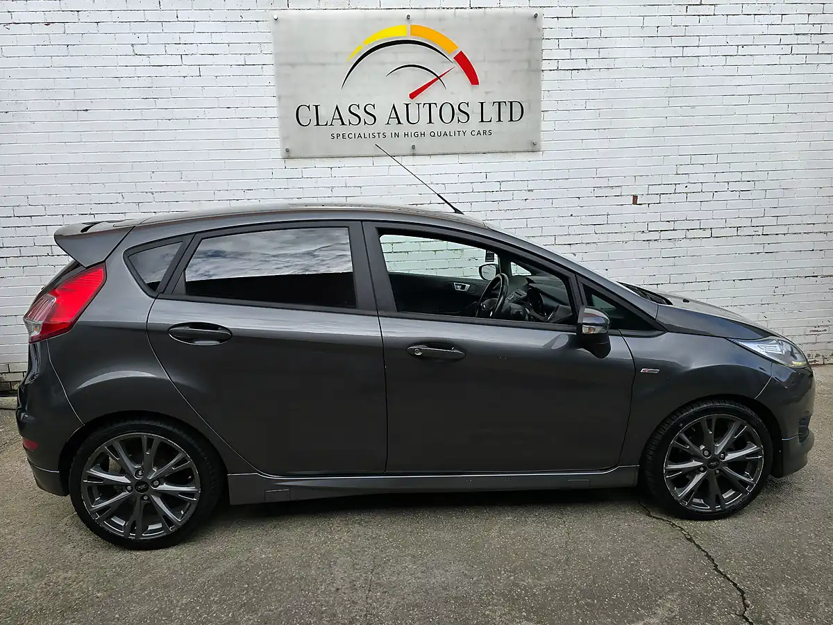 Used 2016 Ford Fiesta ST-Line Grey - Interior and Exterior details 10