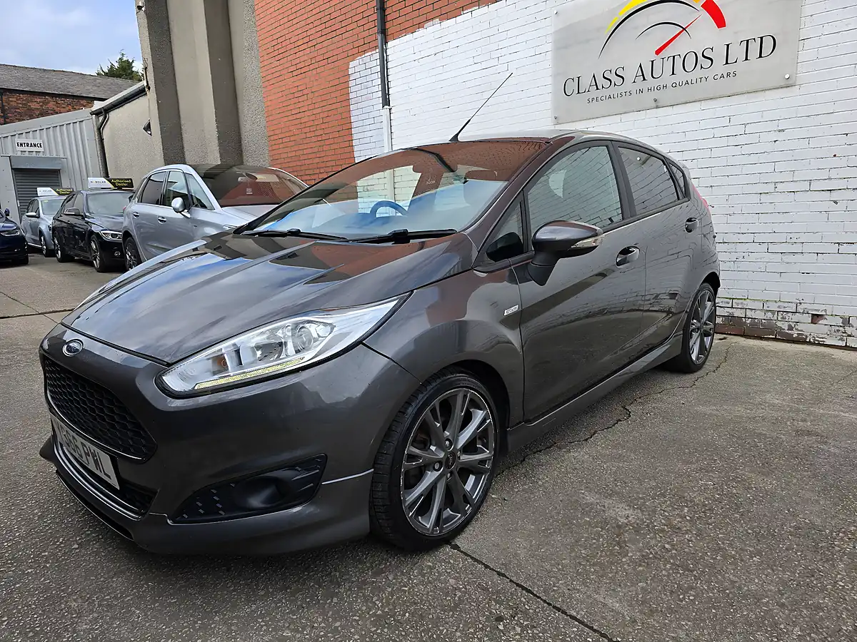 Used 2016 Ford Fiesta ST-Line Grey - Interior and Exterior details 7