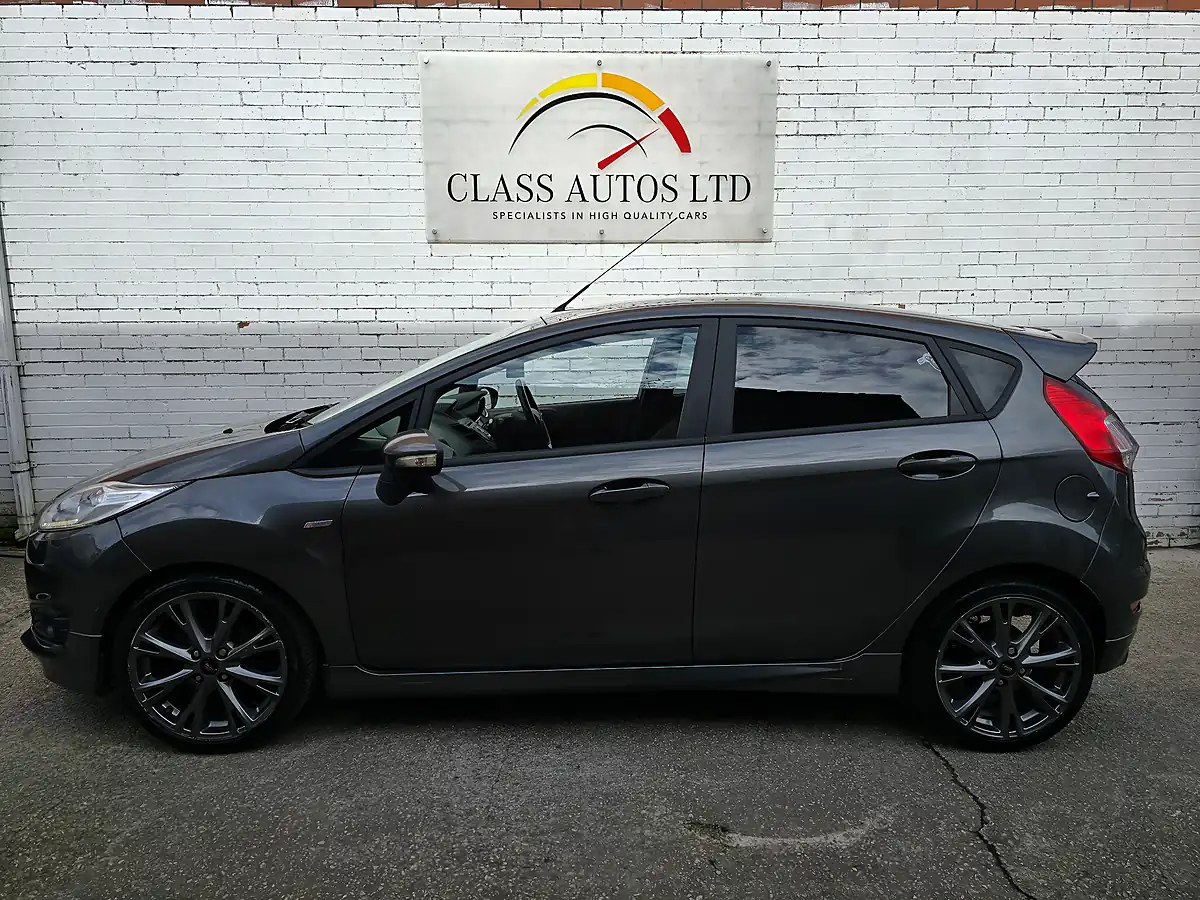 Used 2016 Ford Fiesta ST-Line Grey - Interior and Exterior details 8