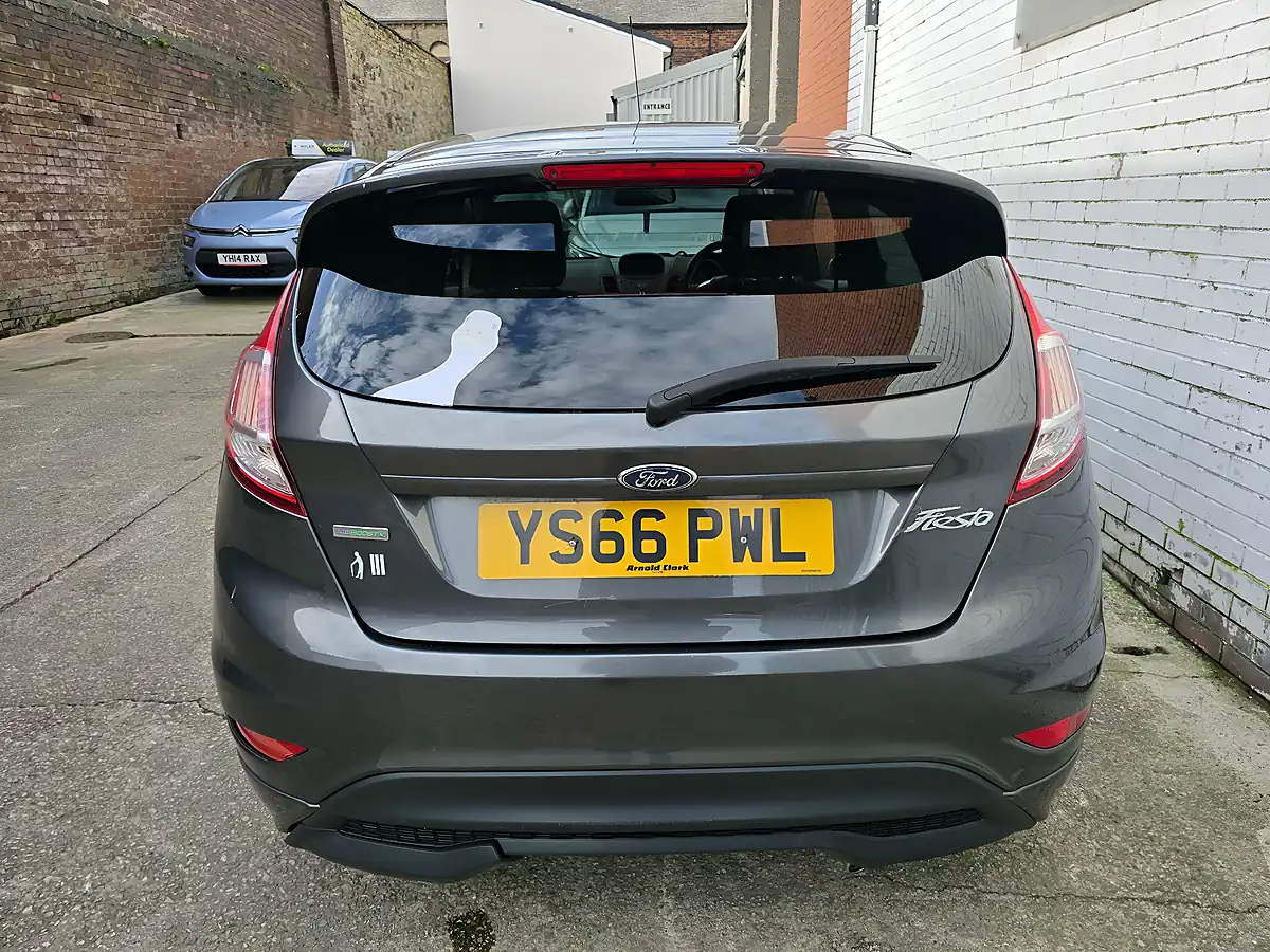 Used 2016 Ford Fiesta ST-Line Grey - Interior and Exterior details 9