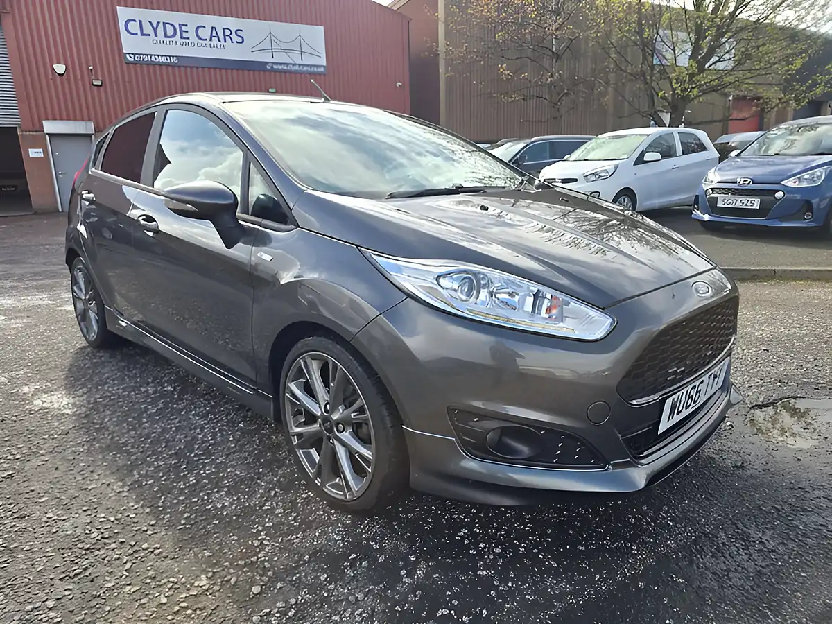 Used 2016 Ford Fiesta ST-Line Grey - Front View