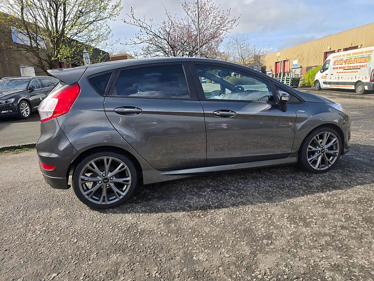 Used 2016 Ford Fiesta ST-Line Grey - Interior and Exterior details 6