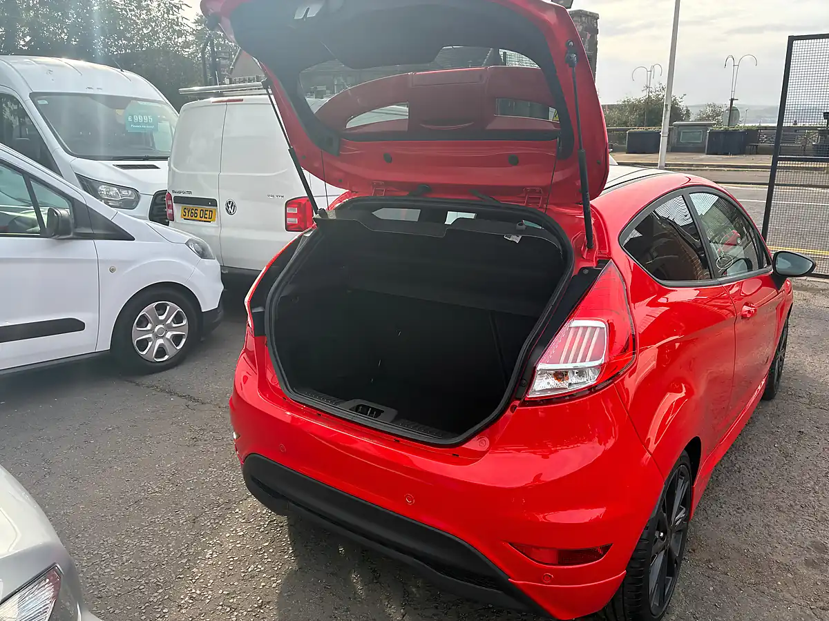 Used 2016 Ford Fiesta ST-Line Red - Interior and Exterior details 19