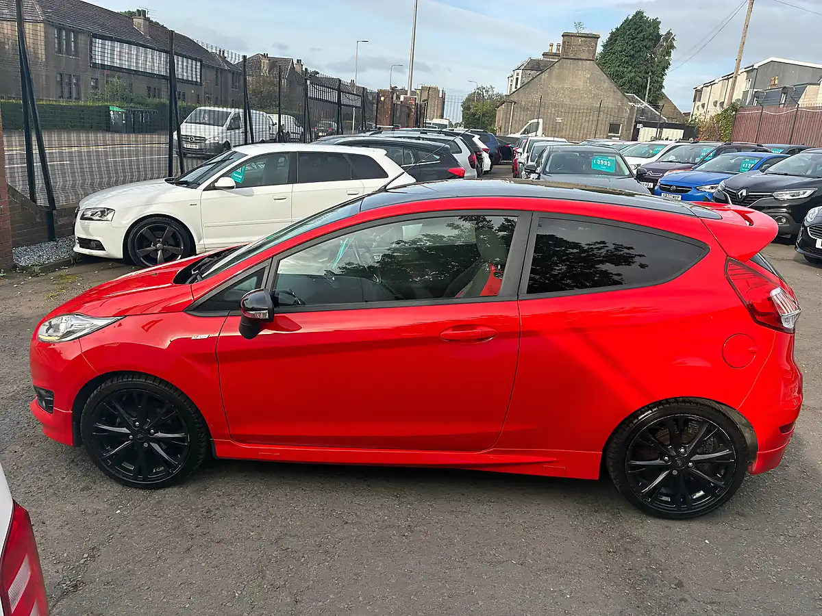 Used 2016 Ford Fiesta ST-Line Red - Interior and Exterior details 6