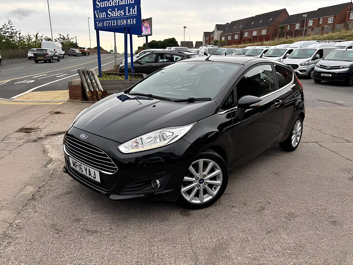 Used 2016 Ford Fiesta Titanium Black - Front View