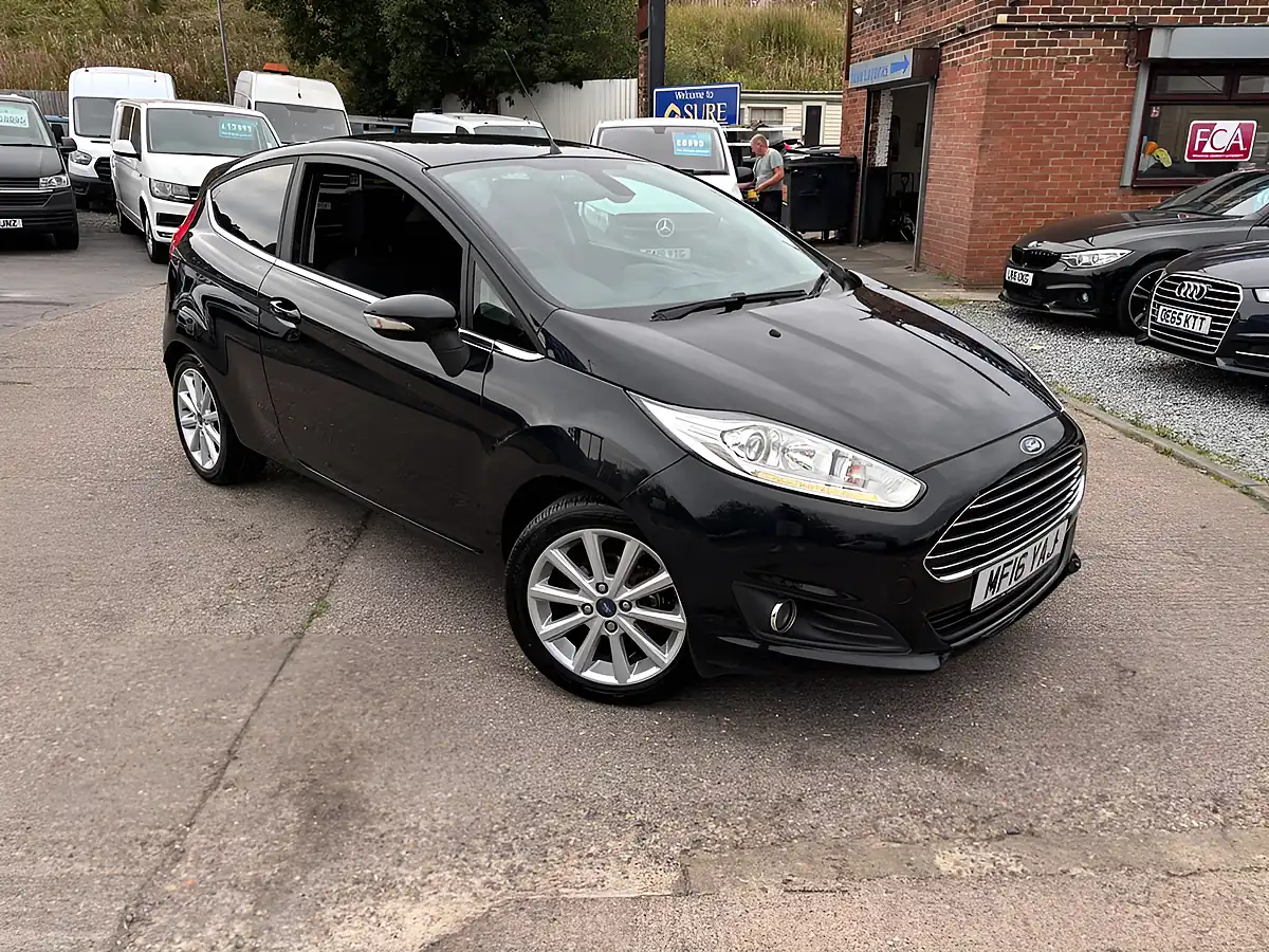Used 2016 Ford Fiesta Titanium Black - Interior and Exterior details 5