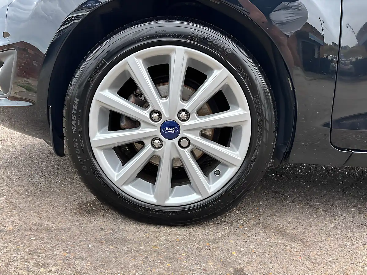Used 2016 Ford Fiesta Titanium Black - Interior and Exterior details 8