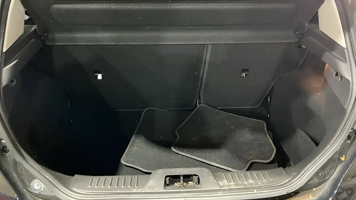 Used 2016 Ford Fiesta Titanium Black - Interior and Exterior details 5