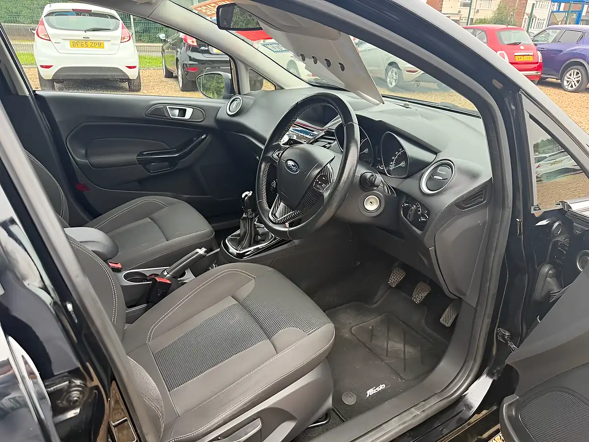 Used 2016 Ford Fiesta Titanium Black - Interior and Exterior details 7