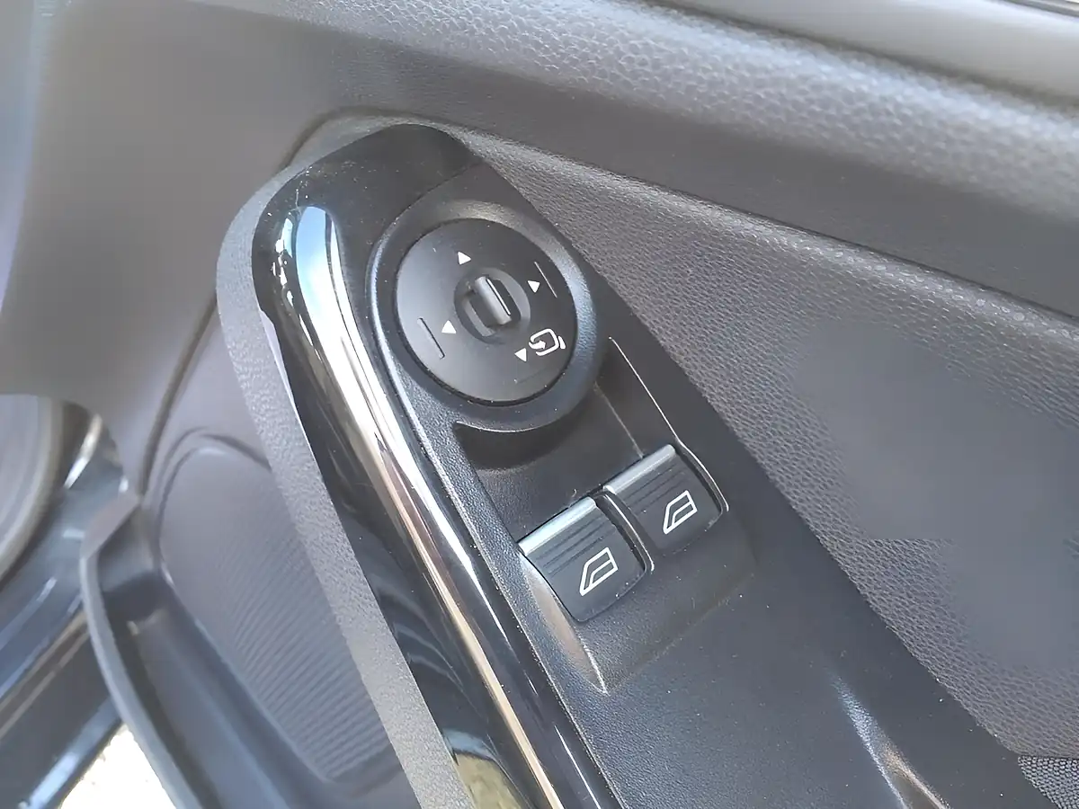 Used 2016 Ford Fiesta Titanium Black - Interior and Exterior details 14