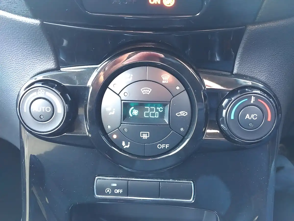 Used 2016 Ford Fiesta Titanium Black - Interior and Exterior details 17