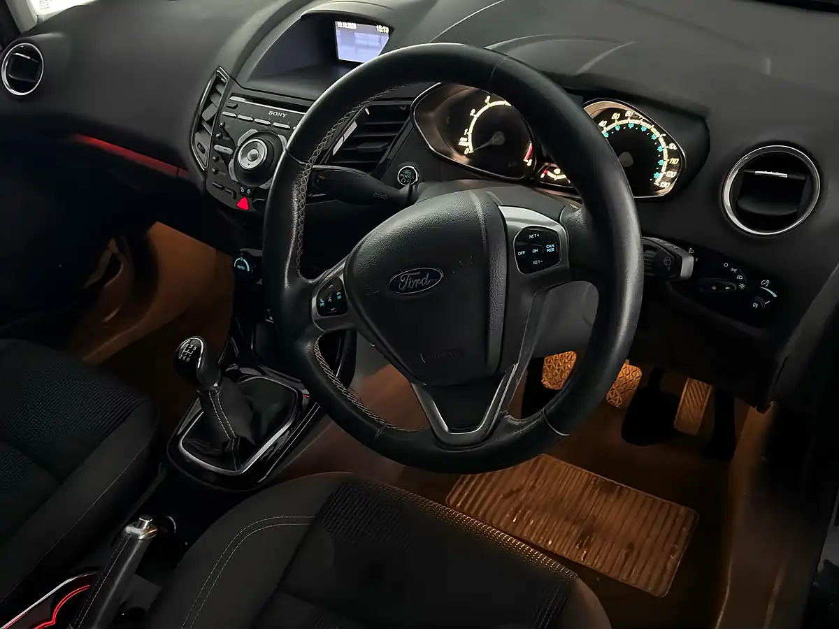 Used 2016 Ford Fiesta Titanium Black - Interior and Exterior details 10