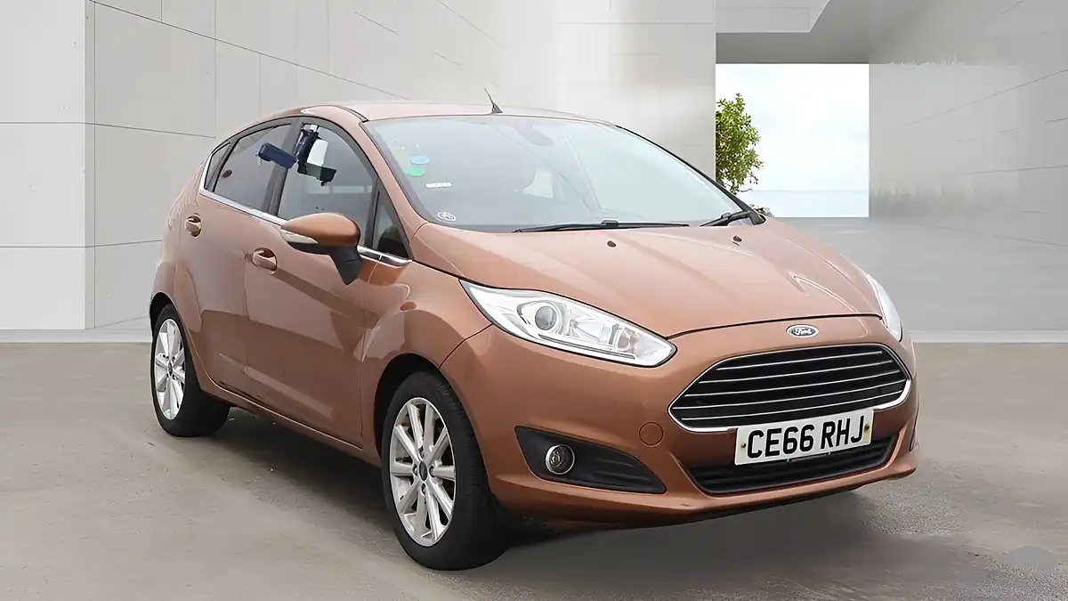 Used 2016 Ford Fiesta Titanium Brown - Front View