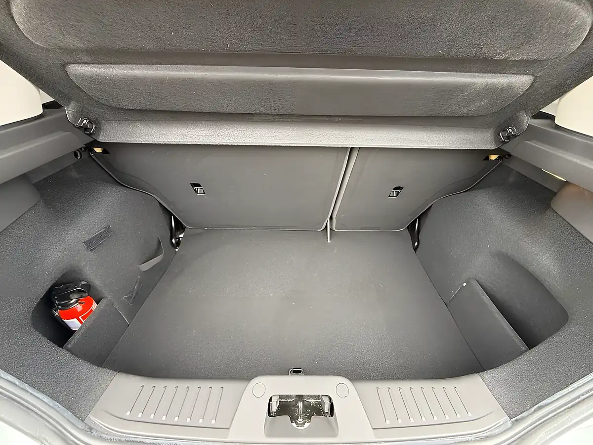 Used 2016 Ford Fiesta Titanium Frozen White - Interior and Exterior details 16