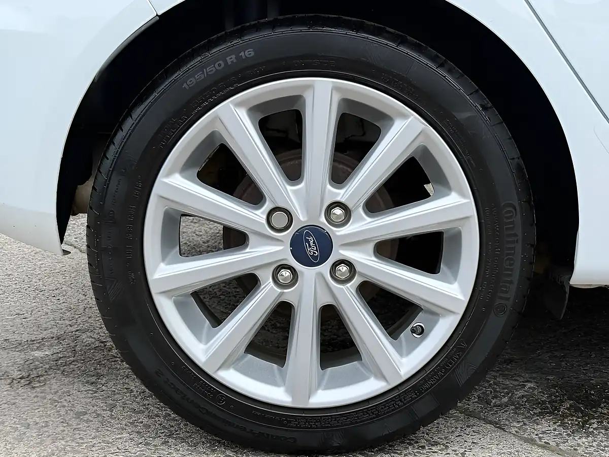 Used 2016 Ford Fiesta Titanium Frozen White - Interior and Exterior details 17
