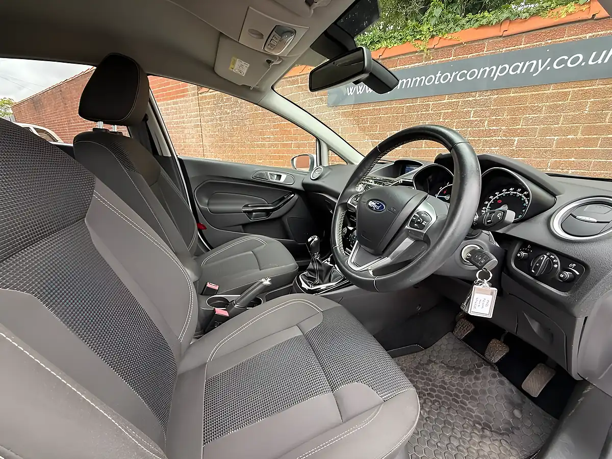 Used 2016 Ford Fiesta Titanium Frozen White - Interior and Exterior details 9