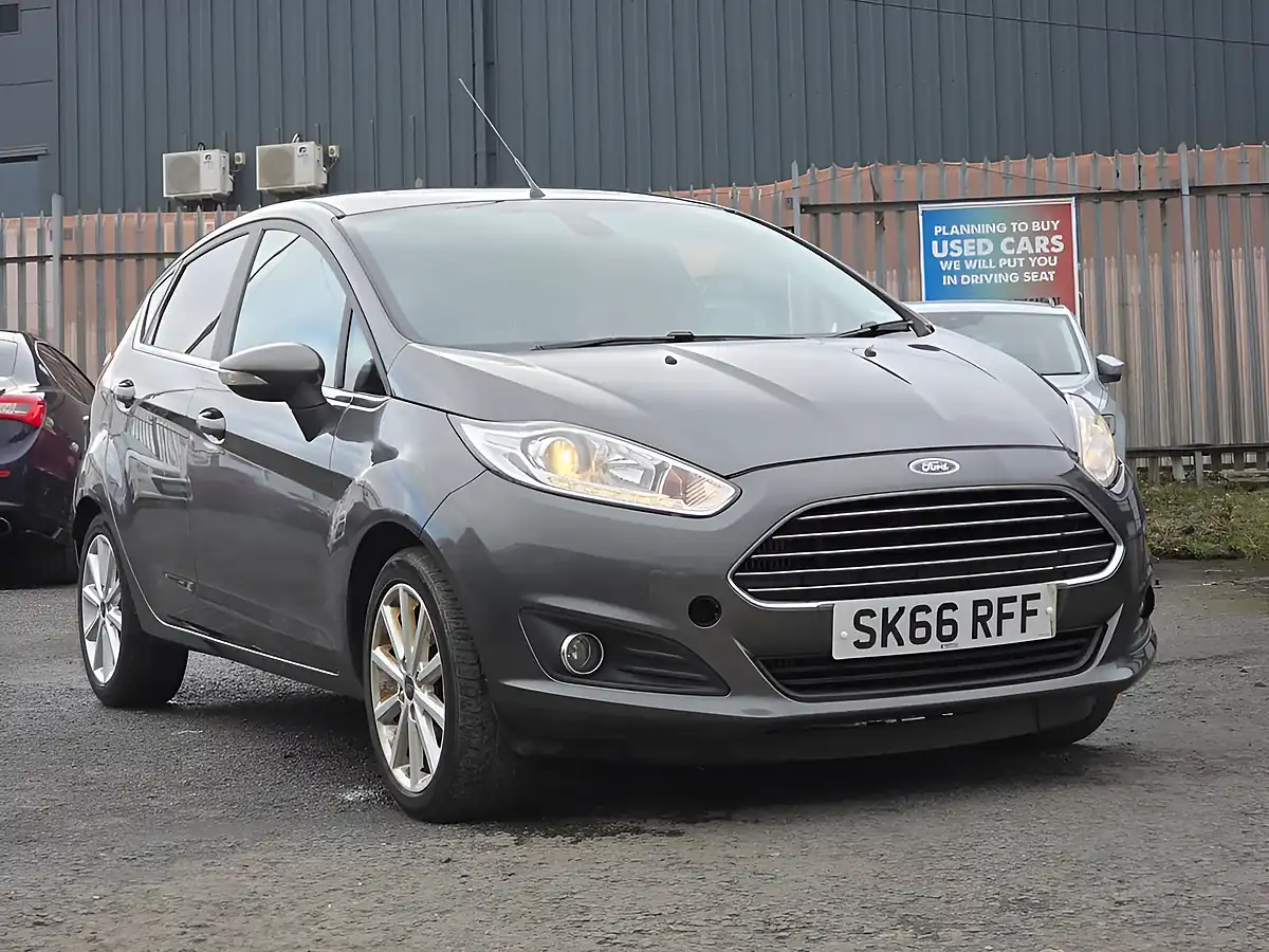 Used 2016 Ford Fiesta Titanium Grey - Front View