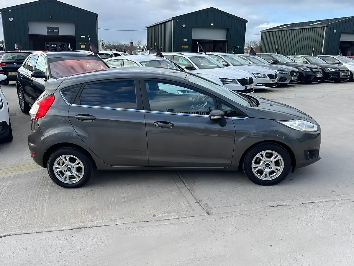 Used 2016 Ford Fiesta Titanium Grey - Interior and Exterior details 10