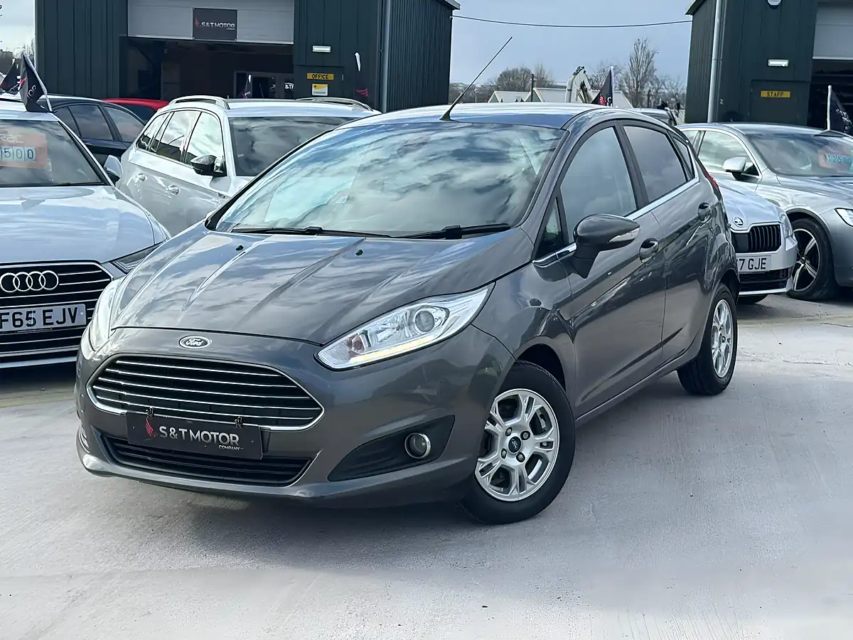 Used 2016 Ford Fiesta Titanium Grey - Interior and Exterior details 6