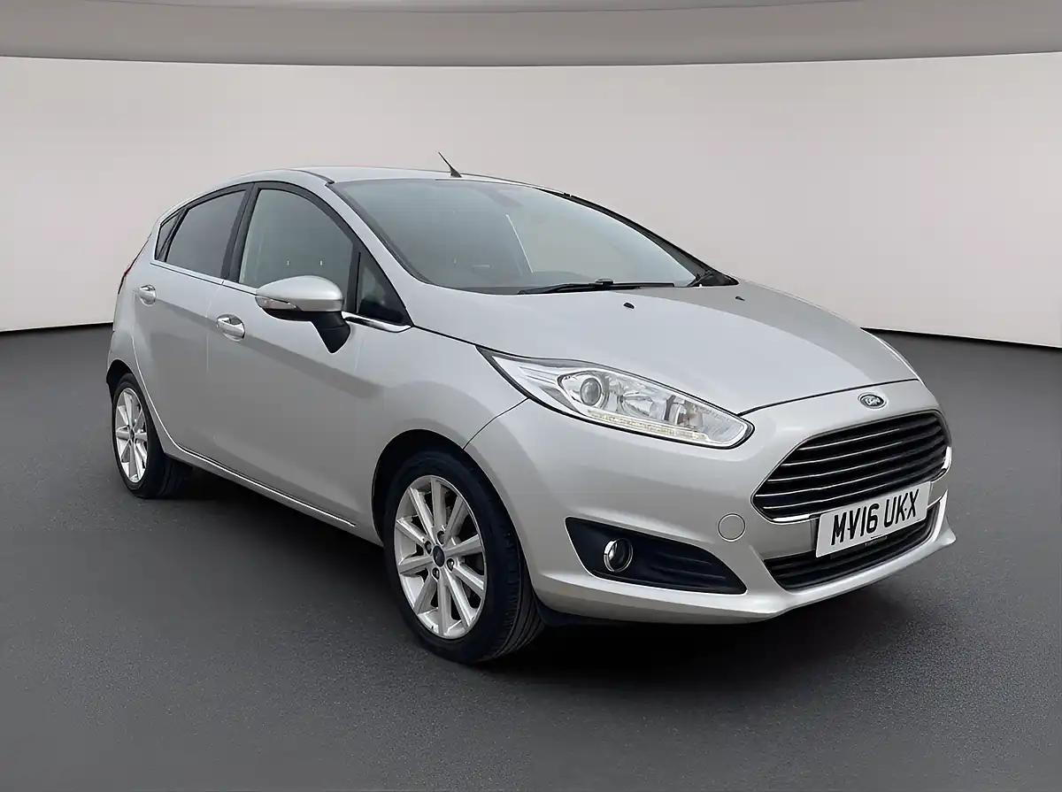 Used 2016 Ford Fiesta Titanium Silver - Front View