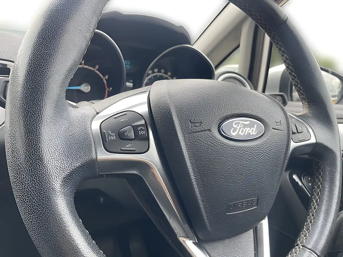 Used 2016 Ford Fiesta Titanium Silver - Interior and Exterior details 15