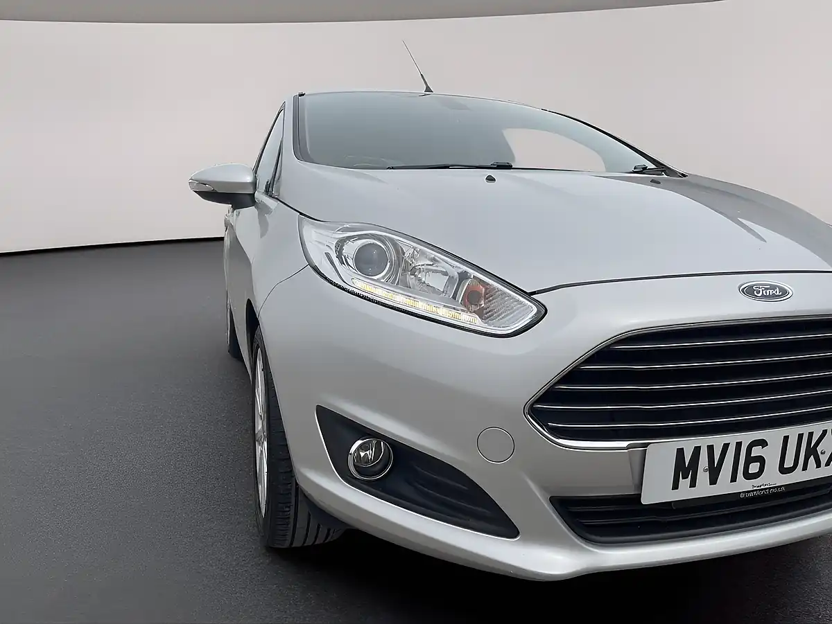 Used 2016 Ford Fiesta Titanium Silver - Interior and Exterior details 20