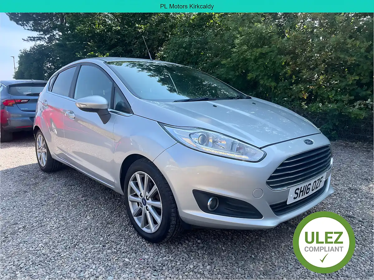 Used 2016 Ford Fiesta Titanium Silver - Front View