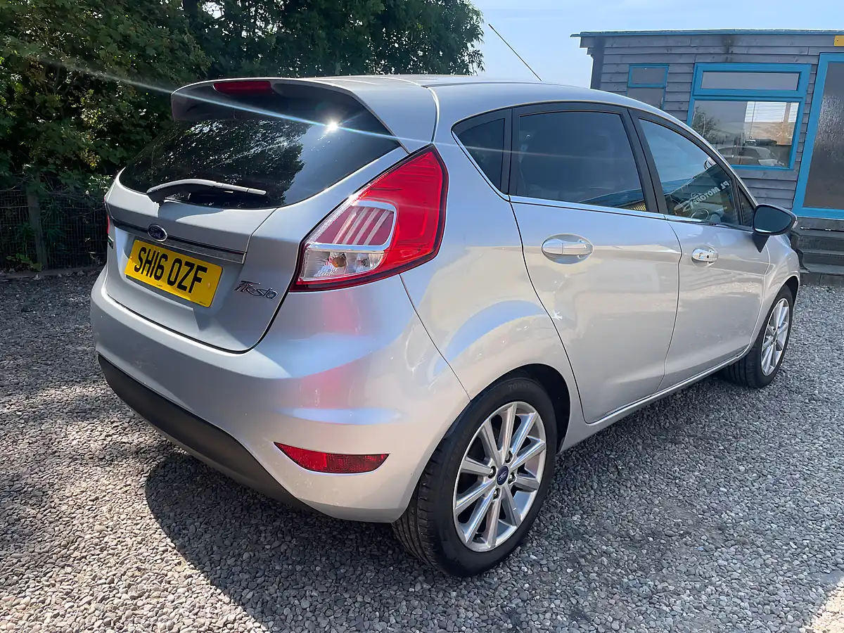 Used 2016 Ford Fiesta Titanium Silver - Interior and Exterior details 3