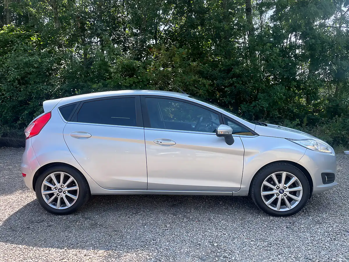 Used 2016 Ford Fiesta Titanium Silver - Interior and Exterior details 5