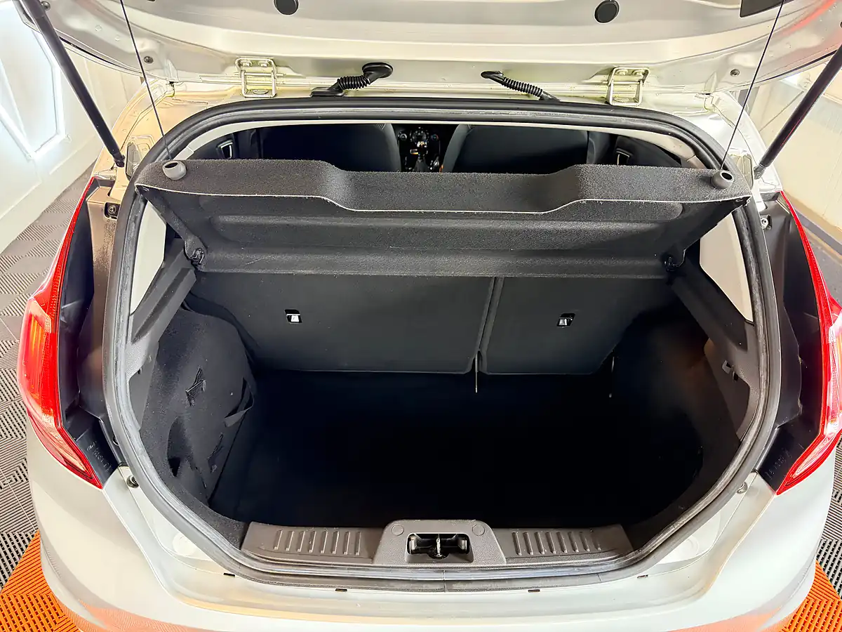 Used 2016 Ford Fiesta Titanium Silver - Interior and Exterior details 10
