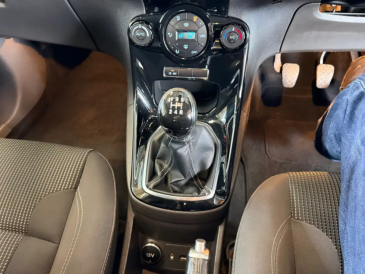Used 2016 Ford Fiesta Titanium Silver - Interior and Exterior details 17