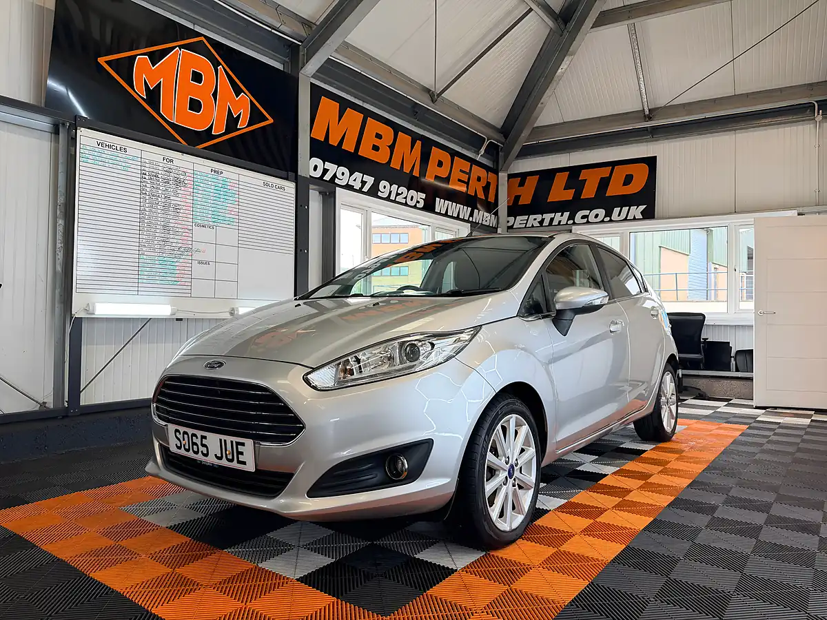 Used 2016 Ford Fiesta Titanium Silver - Interior and Exterior details 3