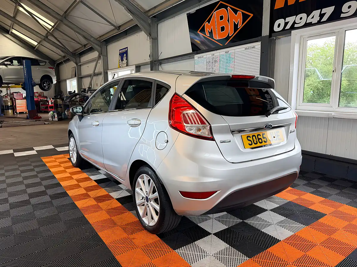 Used 2016 Ford Fiesta Titanium Silver - Interior and Exterior details 4