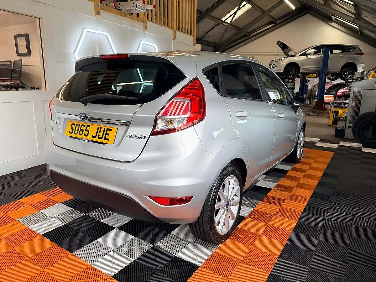 Used 2016 Ford Fiesta Titanium Silver - Interior and Exterior details 5