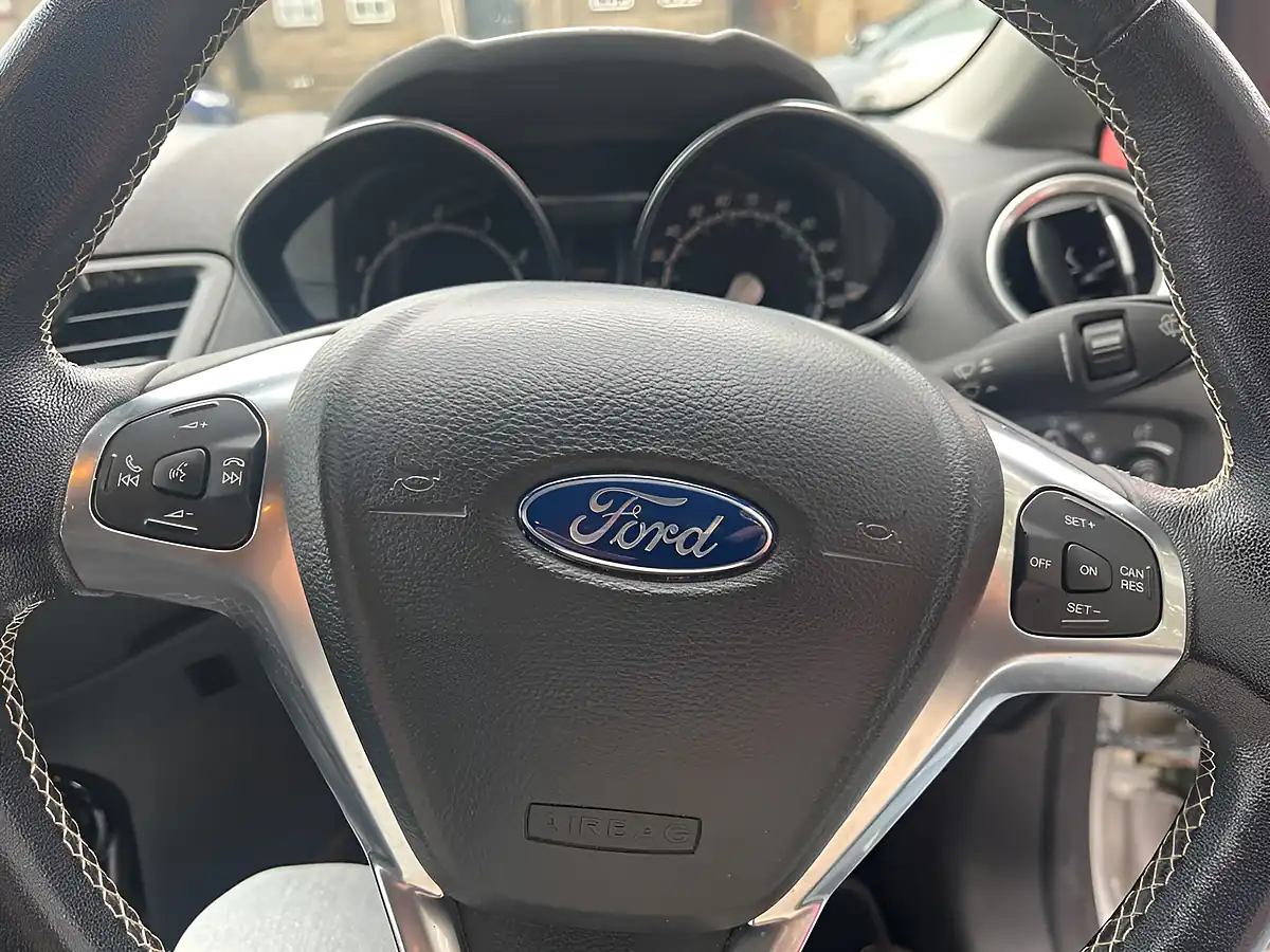 Used 2016 Ford Fiesta Titanium Silver - Interior and Exterior details 8