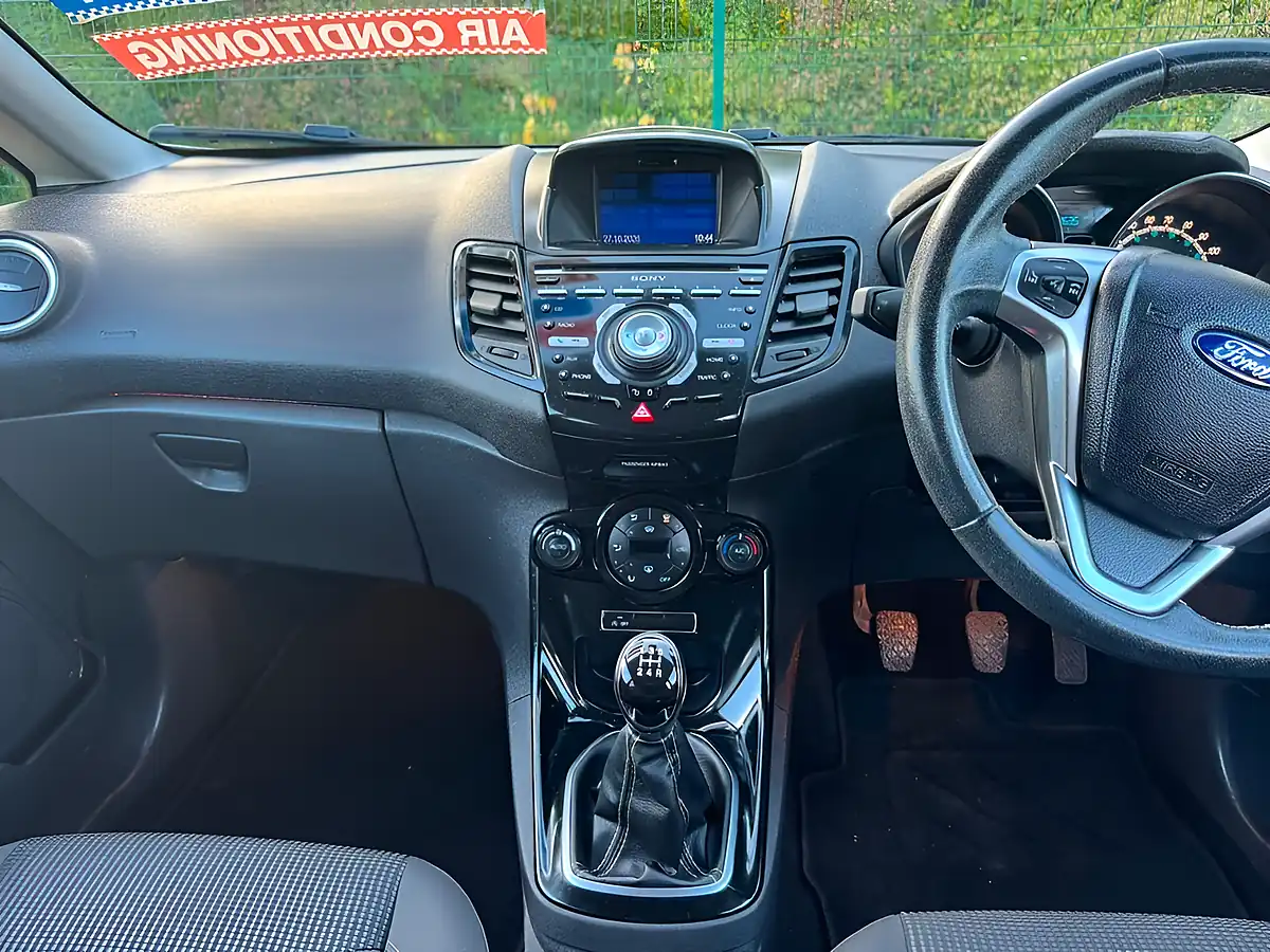 Used 2016 Ford Fiesta Titanium Silver - Interior and Exterior details 8