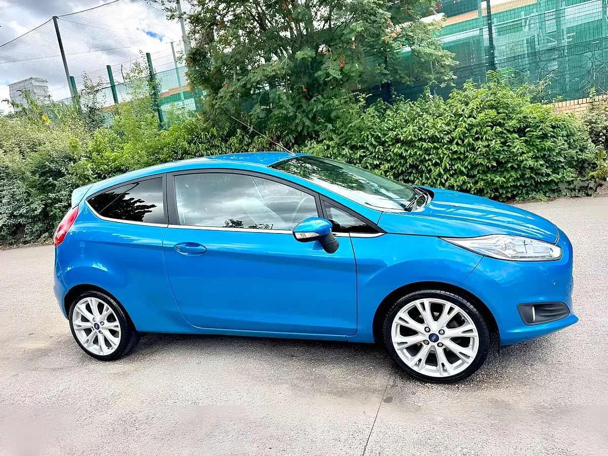 Used 2016 Ford Fiesta Titanium X Blue - Interior and Exterior details 8