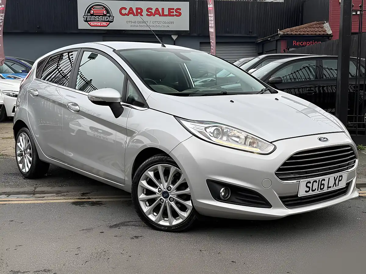Used 2016 Ford Fiesta Titanium X Silver - Front View