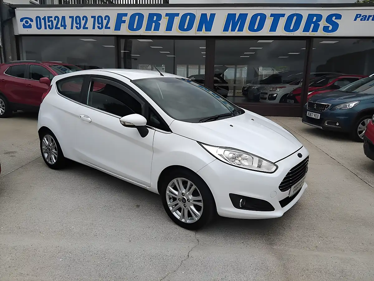 Used 2016 Ford Fiesta Zetec 3dr White - Front View