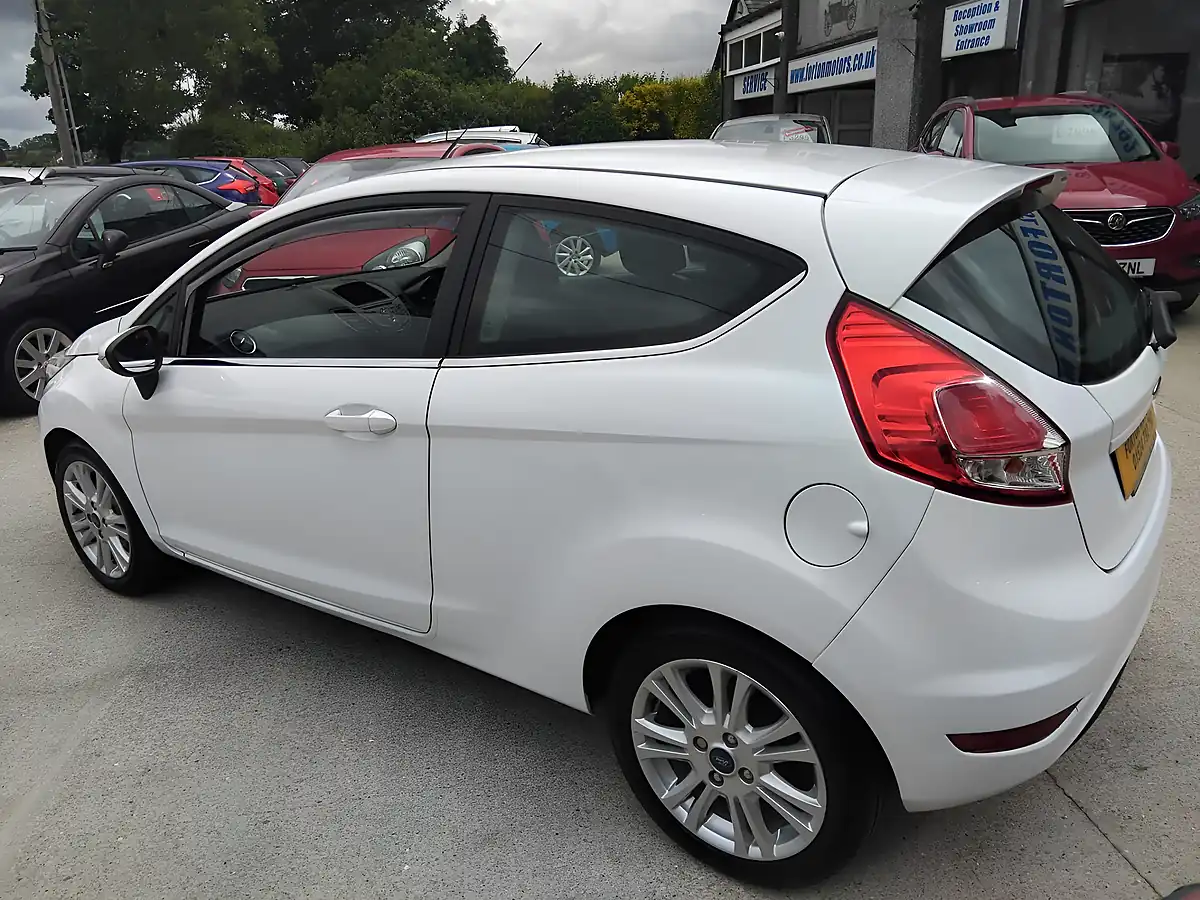 Used 2016 Ford Fiesta Zetec 3dr White - Interior and Exterior details 11