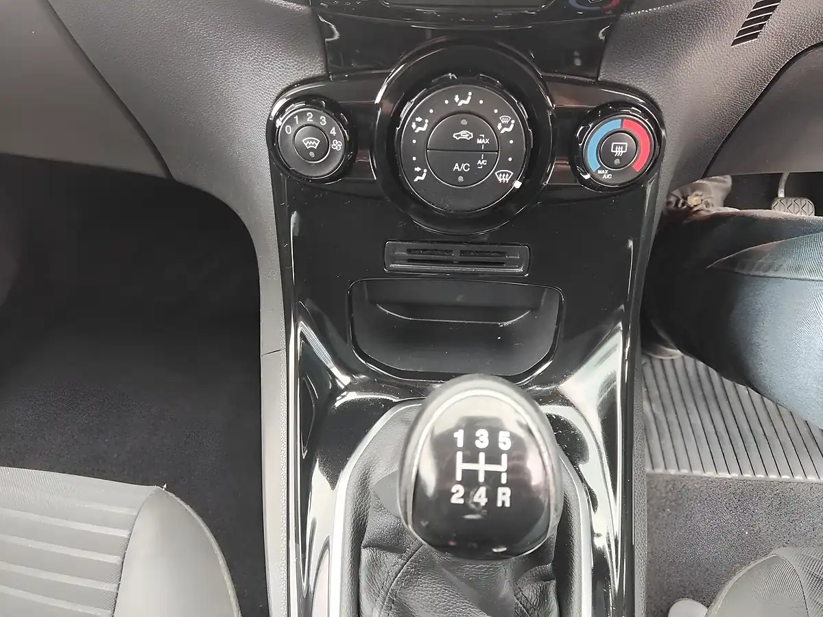 Used 2016 Ford Fiesta Zetec 3dr White - Interior and Exterior details 19
