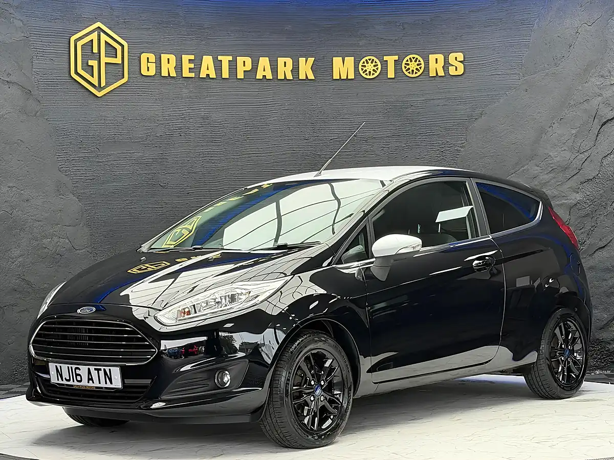 Used 2016 Ford Fiesta Zetec Black Edition Black - Front View