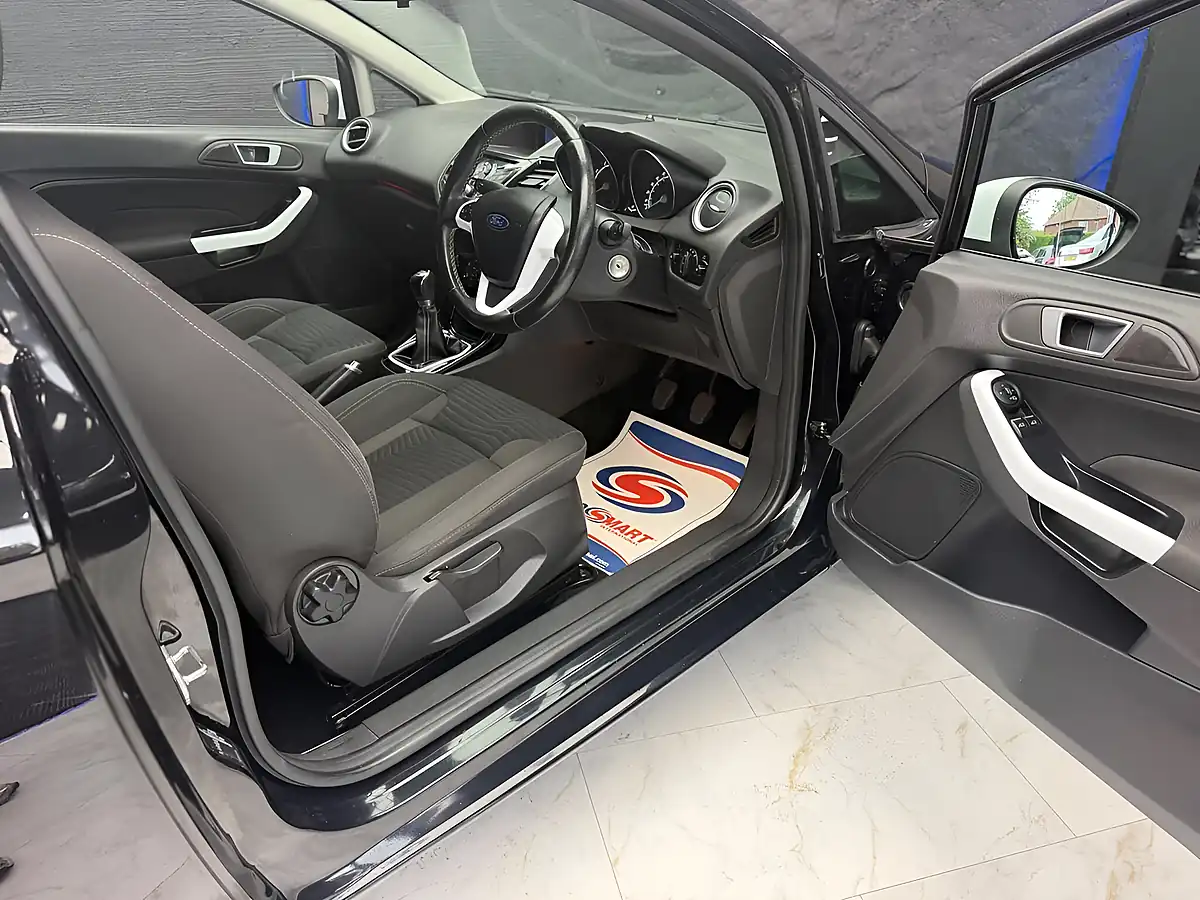 Used 2016 Ford Fiesta Zetec Black Edition Black - Interior and Exterior details 11