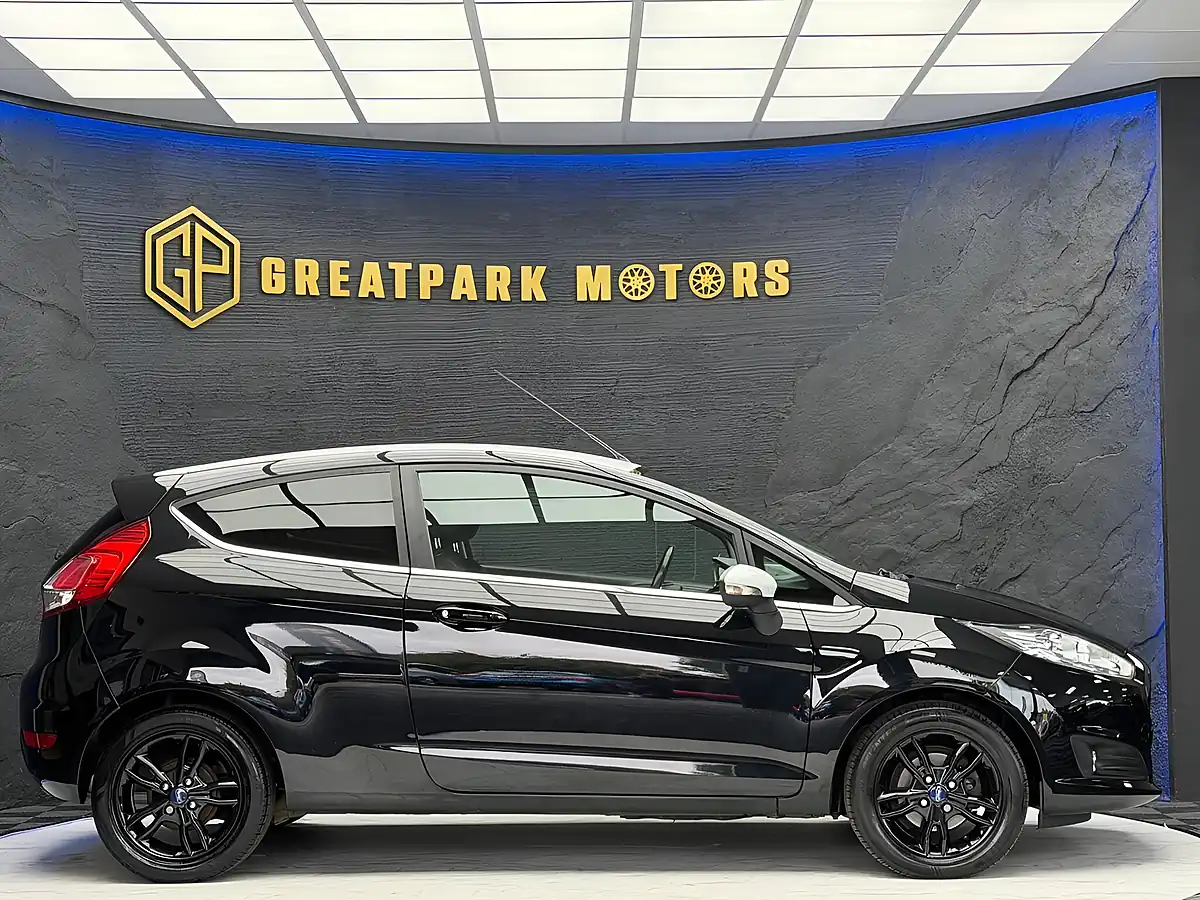 Used 2016 Ford Fiesta Zetec Black Edition Black - Interior and Exterior details 4