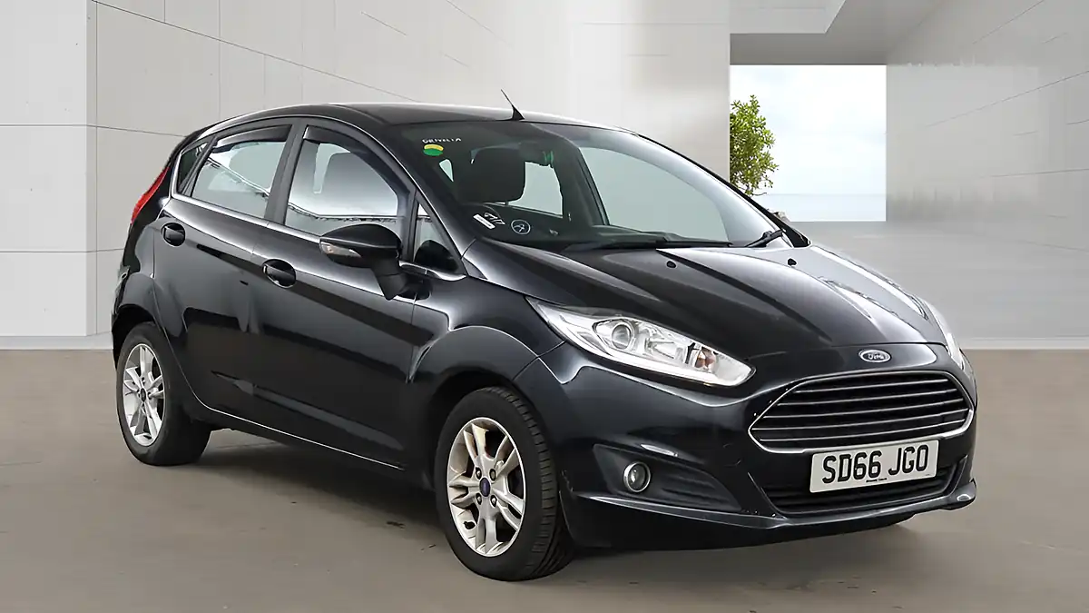 Used 2016 Ford Fiesta Zetec Black - Front View