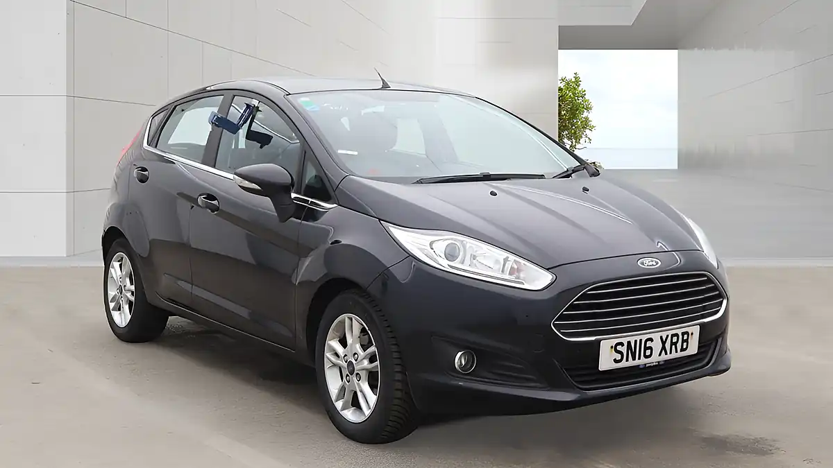 Used 2016 Ford Fiesta Zetec Black - Front View