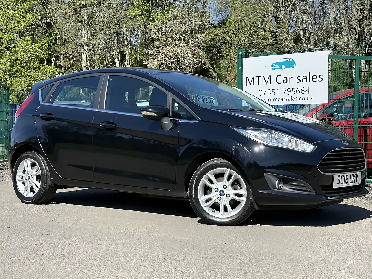 Used 2016 Ford Fiesta Zetec Black - Front View