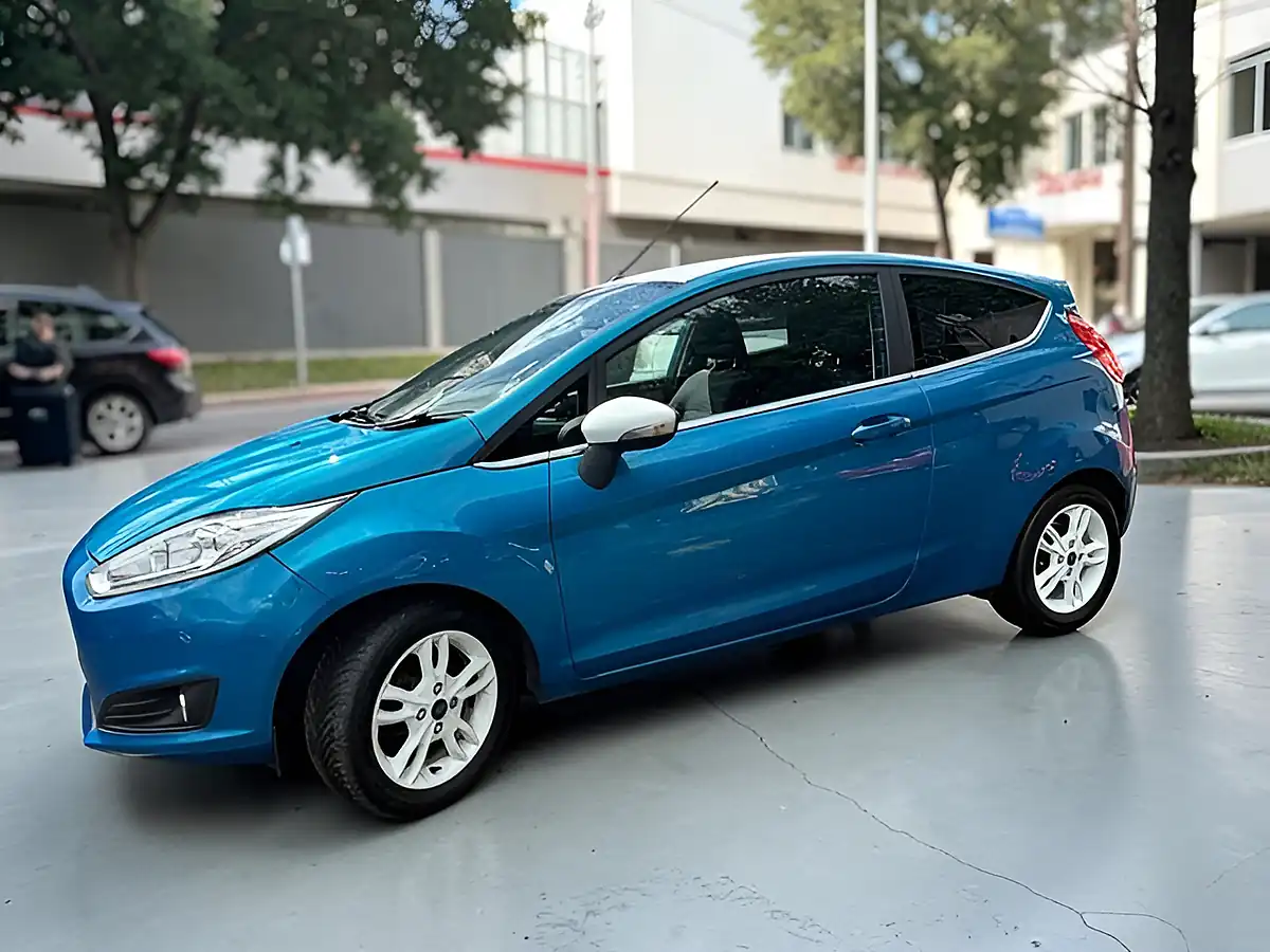 Used 2016 Ford Fiesta Zetec Blue Edition Blue - Interior and Exterior details 3