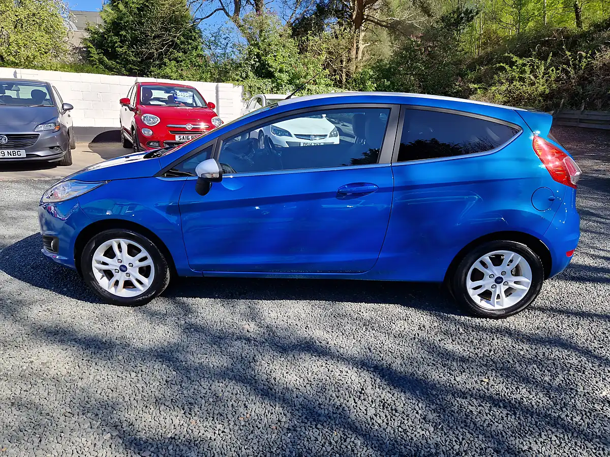 Used 2016 Ford Fiesta Zetec Blue Edition Blue - Interior and Exterior details 4